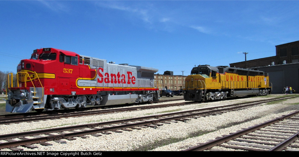 ATSF 537 & UP 6936